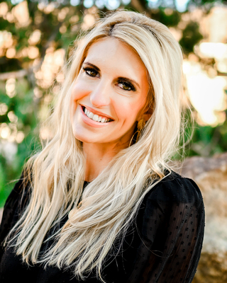 Photo of Allison Gomer in Douglas County, CO