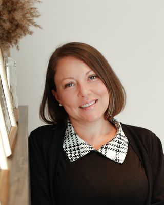 Photo of Amanda Topping, Registered Social Worker, RSW, BSW, MSW
