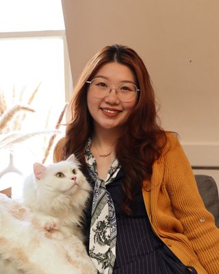 Photo of Amy Bi, Registered Psychotherapist, RP, MEd, MA