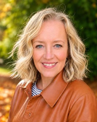 Photo of Helen Tuckett, Counsellor, MNCPS Acc.