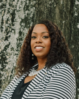 Photo of Roshanda May, Licensed Professional Counselor, LPC