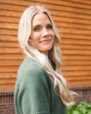 Photo of Amanda Larson, Limited Licensed Psychologist, MA, MLP, DBTC, CMHIMP, EMDR