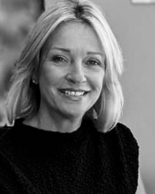 Photo of Beverley Davies, Psychotherapist, MBABCP