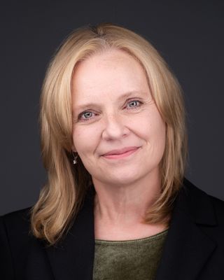 Photo of Elizabeth Davis, Art Therapist, MFA, MS, ATR-BC, LCAT
