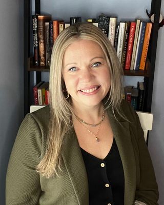 Photo of Elise McNulty, Clinical Social Work/Therapist, LMSW, LICSW, PMH-C