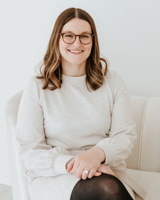 Photo of Bronte Shay, Registered Psychotherapist, BASc, MSc, RP