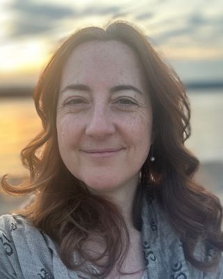 Photo of Estelle Kinderlerer, LMSW, CHT