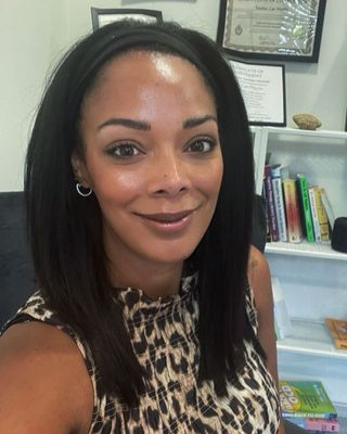 Photo of Janine Lee Norris, Psychotherapist, MSc, MBABCP