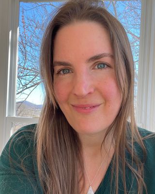Photo of Jen Howk, Pre-Licensed Professional