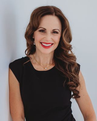 Photo of Jennifer Deprez, Registered Psychotherapist (Qualifying), RP(Q), CHRL, BBA