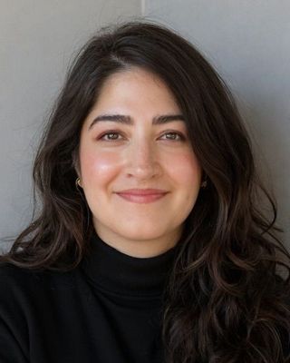 Photo of Niloofar Alishahi, Art Therapist, LCAT, ATR-BC