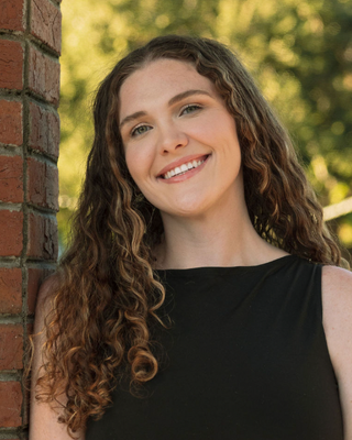 Photo of Danielle Ficka-Farrar, Marriage & Family Therapist Intern, RMFTI