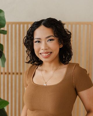 Photo of Elda Almario, Registered Psychotherapist, RP