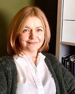 Photo of Lisa Kavanagh, Psychotherapist, MBACP Accred