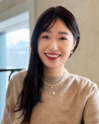 Photo of Zhirui Rae Zhao, Registered Social Worker, MSW, RSW, CPT