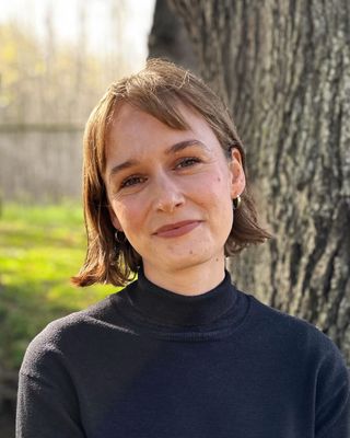 Photo of Mirella Bradshaw, Art Therapist, MA