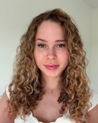 Photo of Hayley Hope, Registered Psychotherapist (Qualifying), MACP