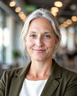 Photo of Leslie Vriesman, Marriage & Family Therapist, MS, LMFT