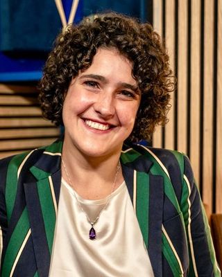 Photo of Julia Elstrodt, Psychotherapist, MA, GMBPsS