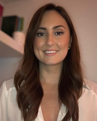 Photo of Dr Rhianne Lewis, Psychologist, PsychD, HCPC - Clin. Psych.