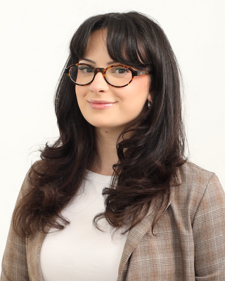 Photo of Cassandra DeLorenzis, Registered Psychotherapist (Qualifying), RP(Q)