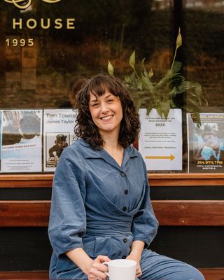 Photo of Dr Helen Lewis, Psychologist, PsychD, HCPC - Clin. Psych.