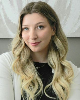 Photo of Alexis Banyai, Registered Psychotherapist (Qualifying)