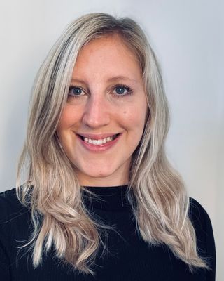 Photo of Imogen Waddington, Psychotherapist, MSc, MBABCP