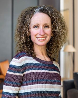 Photo of Robynn Cavaliere, Psychiatric Nurse Practitioner, PMHNP