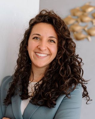Photo of Dr. Richelle Dadian, Psychologist, PsyD, LP, CST