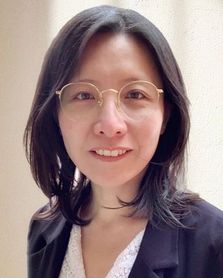 Photo of Lynda Keung, Registered Psychotherapist (Qualifying), MA, MHRM, CHRL