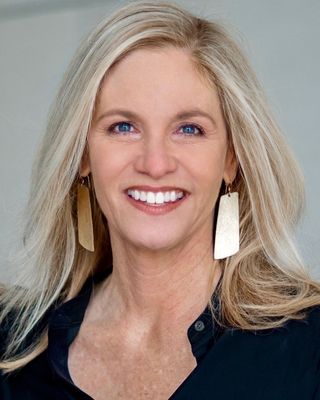 Photo of Tracy Pierce, Licensed Professional Counselor in Dallas, TX
