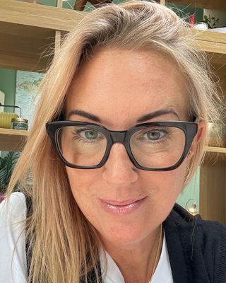 Photo of Holly Jones, Counsellor, MNCPS Acc.