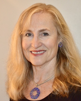 Photo of Elizabeth Russell, Counsellor in North Vancouver, BC