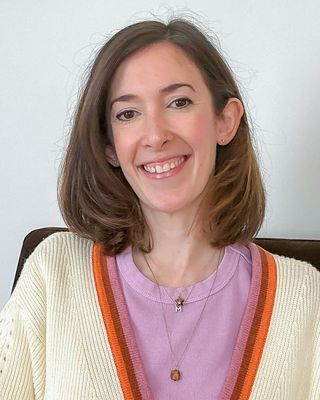 Photo of Jen Signet Yovino, Art Therapist, LCAT, ATR-BC, LPAT