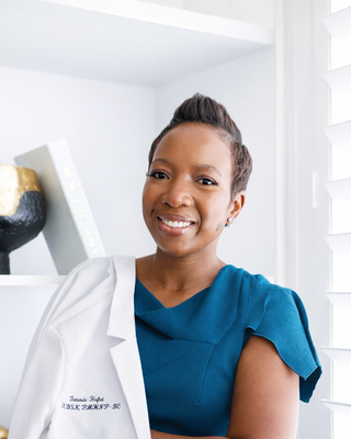 Photo of Tatenda Hofisi, Psychiatric Nurse Practitioner, PHMNP