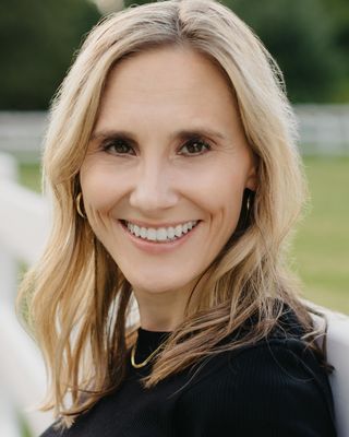 Photo of Lindsay Calvario, Licensed Professional Counselor, MS, LPC, NCC, RD, LDN