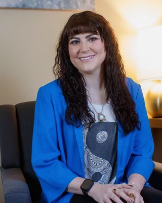 Photo of Lyndsie Davis, Licensed Professional Counselor, MEd, LPC, CAT, NCC, BC-TMH