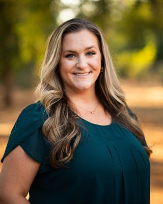 Photo of Courtney Uppendahl, Marriage & Family Therapist, LMFT