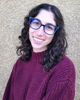 Photo of Hannah Toperczer, Marriage & Family Therapist Associate, AMFT, MA