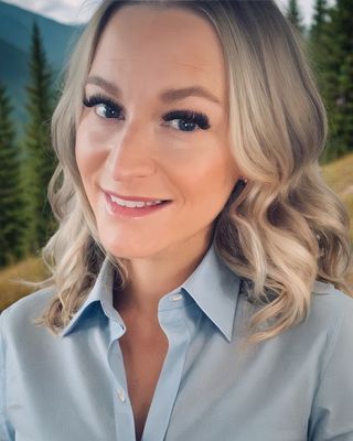 Photo of Lindsay McLachlan, Psychologist, MA, RPsych