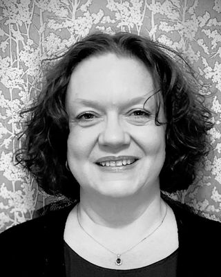 Photo of Lisa Farrell, Psychotherapist, MSc, MIACP