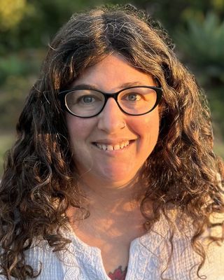 Photo of Anna Pow, Associate Clinical Social Worker, ASW