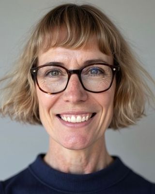 Photo of Emma Marlin, Psychotherapist, MBACP Accred