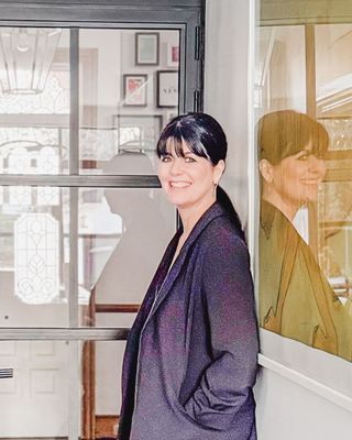 Photo of Dr Saz Guscott, Psychologist, PsychD, CPsychol