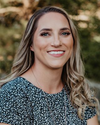 Photo of Erin Oakie, Registered Provisional Psychologist, BA, MA(CP)