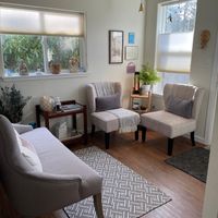 Gallery Photo of Relaxing waiting area.