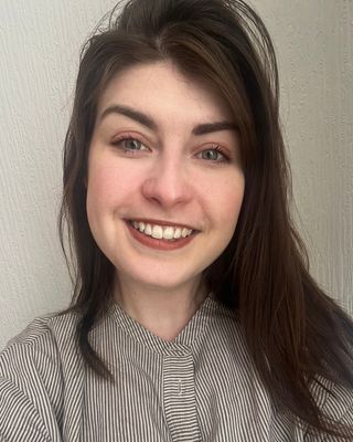 Photo of Becca Lamont, Psychotherapist, MSc, HCPC-Drama Therap.