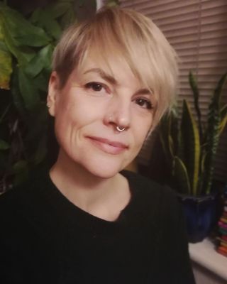 Photo of Jen Williams, Psychotherapist, MA, HCPC-Art Therap.