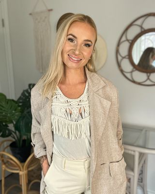 Photo of Laura Kerr, Registered Social Worker, RSW, RYT